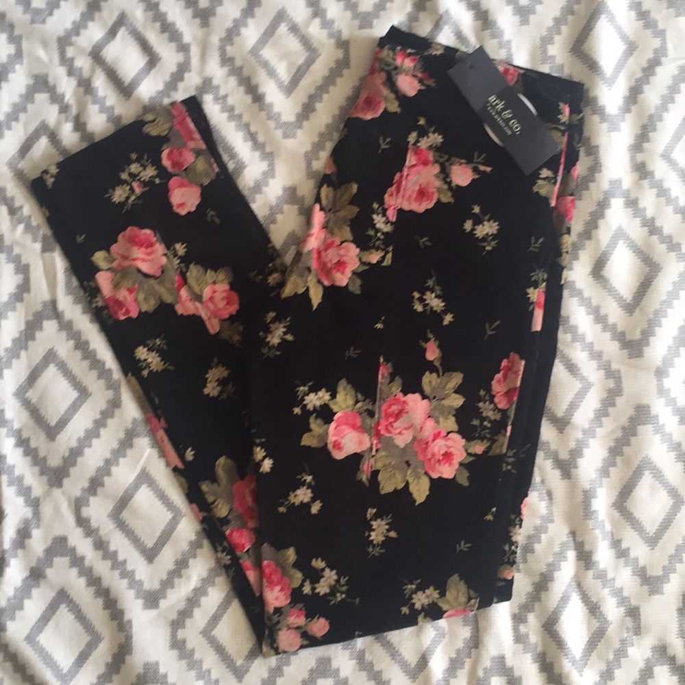 NWT Ark & Co. velvet floral pants
